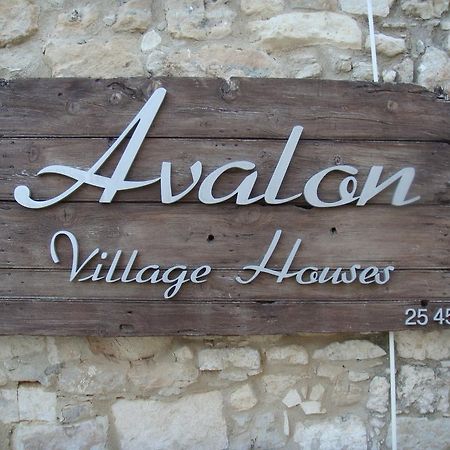 Avalon Village Houses 利马索尔 外观 照片